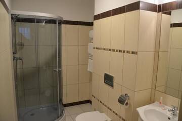 Фото номера Двухместный номер с 1 кроватью или 2 отдельными кроватями Отель Hotel Pik г. Миколув 19