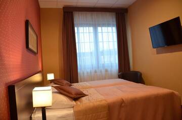 Фото номера Двухместный номер с 1 кроватью или 2 отдельными кроватями Отель Hotel Pik г. Миколув 17