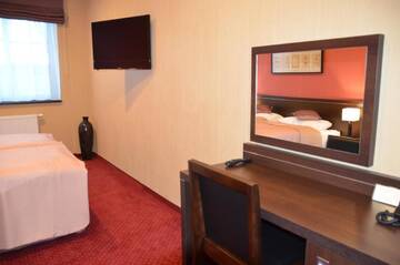 Фото номера Двухместный номер с 1 кроватью или 2 отдельными кроватями Отель Hotel Pik г. Миколув 5