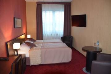 Фото номера Двухместный номер с 1 кроватью или 2 отдельными кроватями Отель Hotel Pik г. Миколув 6